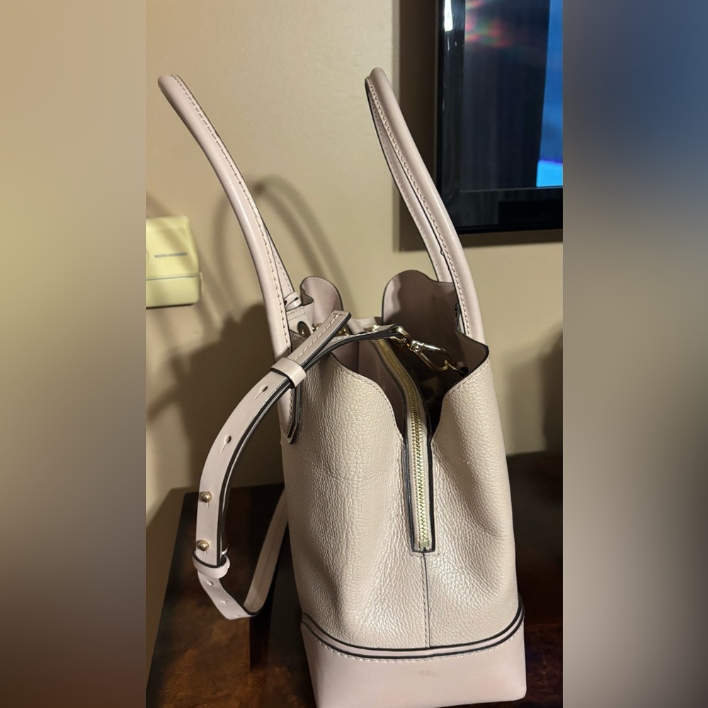 Michael Kors Light pink Tote with Gold Accents - Picture 4 of 12